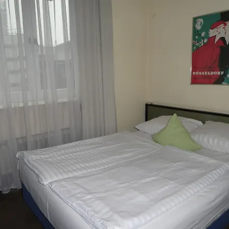 Adrett Koenigsallee 3*