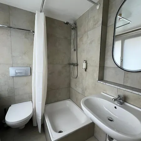 Hotel Adrett Koenigsallee 3*