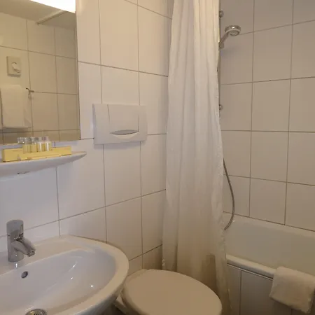 Hotel Adrett Koenigsallee 3*