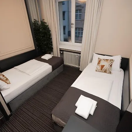 Adrett Königsallee 3*