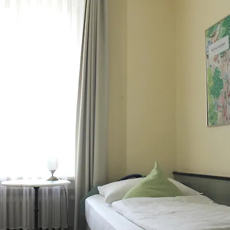 Hotel Adrett Koenigsallee 3*