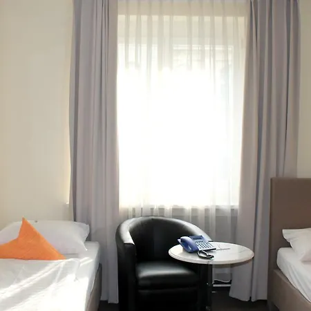 Hotel Adrett Koenigsallee 3*