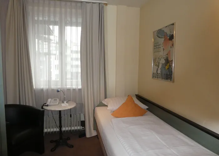 Adrett Koenigsallee 3*