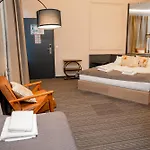 ホテル Adrett Koenigsallee 3*