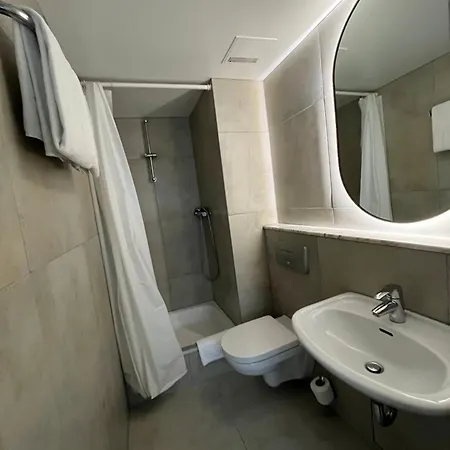 Adrett Königsallee 3*