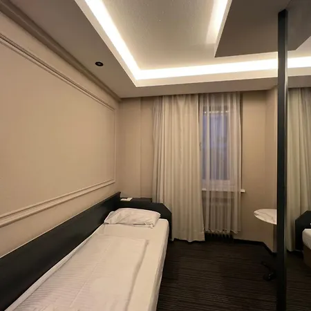 Szálloda Adrett Koenigsallee 3*