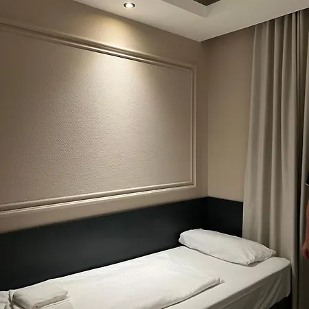 Adrett Koenigsallee Szálloda 3*