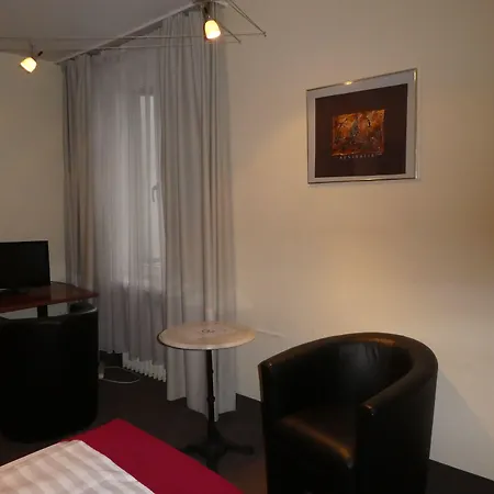 Szálloda Adrett Koenigsallee 3*