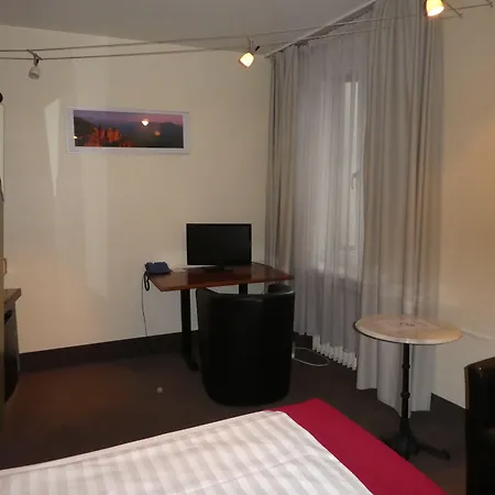 Szálloda Adrett Koenigsallee 3*