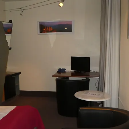 Adrett Koenigsallee Szálloda 3*