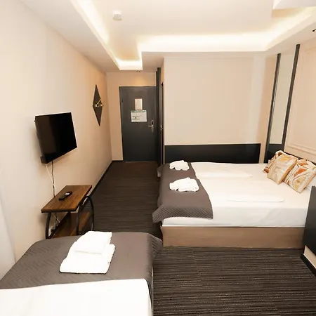 Adrett Koenigsallee 3*