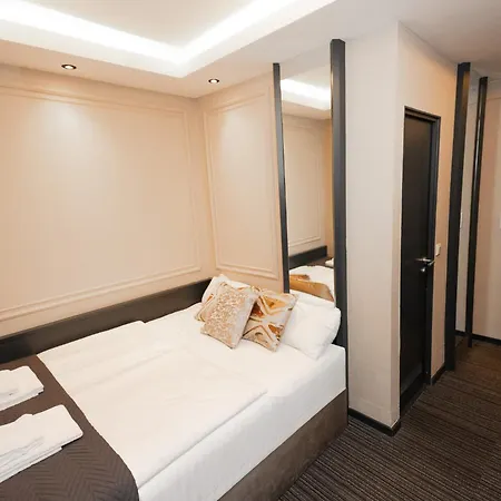 Adrett Koenigsallee ホテル 3*