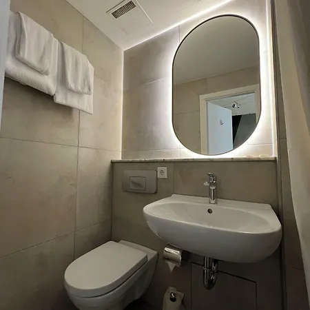 Adrett Koenigsallee Hotel 3*