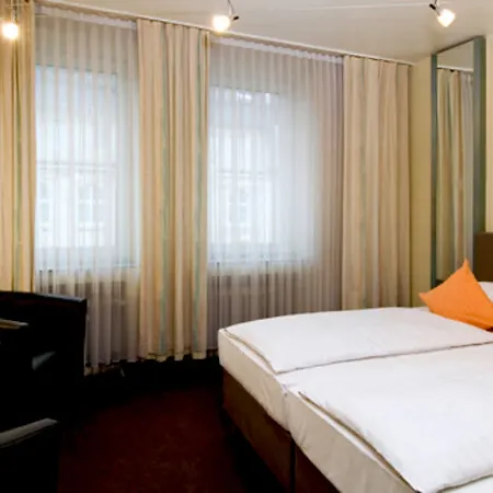 Adrett Koenigsallee Szálloda 3*