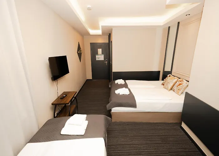 Adrett Koenigsallee 3*