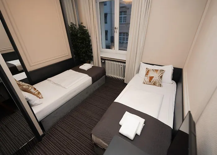 Adrett Koenigsallee 3*