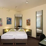Otel Adrett Koenigsallee 3*