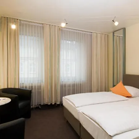 Adrett Koenigsallee Szálloda 3*