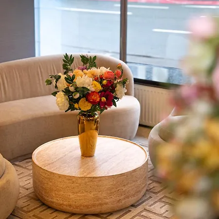 Adrett Koenigsallee 3*