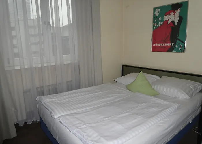 Adrett Koenigsallee 3*