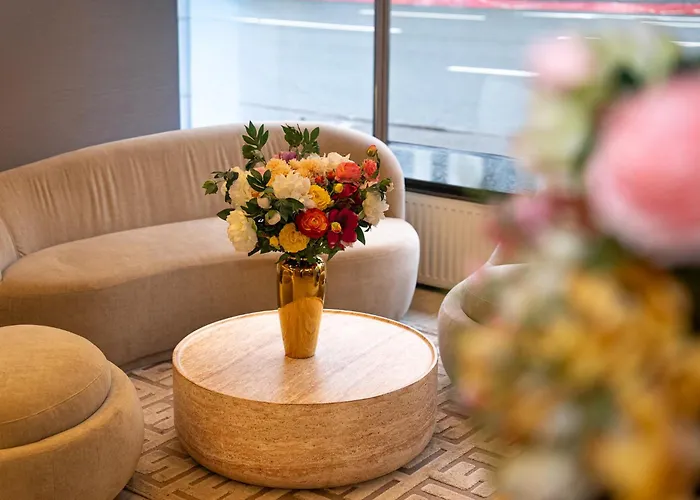 Adrett Koenigsallee 3*