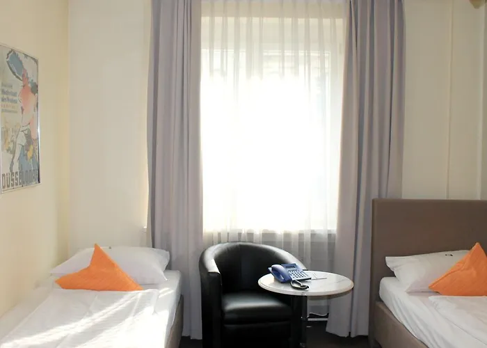 Hotel Adrett Koenigsallee 3*